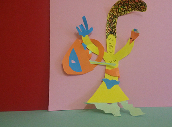 <p><strong>Theaterstück erzählt mit Collagen: </strong>bemaltes und ausgeschnittenes Tonpapier, aufgeklebt und aufgestellt, live vorgeführt und als Handyfilm festgehalten. Von einem Mädchen, deren Mama im Sterben lag, Hospiz 2014</p>