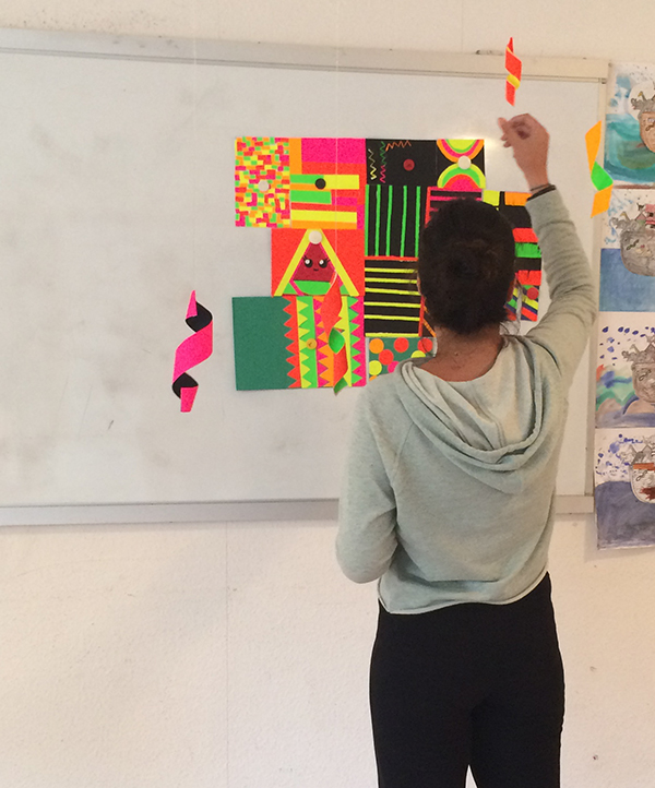 <p>Vorbereitung <strong>auf eine Ausstellung ·</strong> Installation<strong> ·</strong> Schülerin der Riehlschule</p>